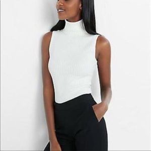 NWOT Nina Ricci White Ribbed Sleeveless Turtleneck